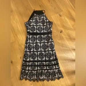 Banana Republic beautiful lace special event/cocktail dress - Size 10